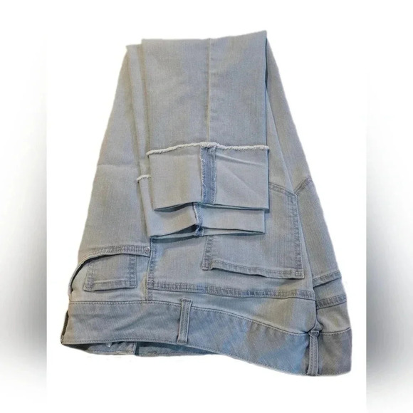 Style & Co., Size 10, Light Wash High Cuffed Capris - Picture 6 of 14